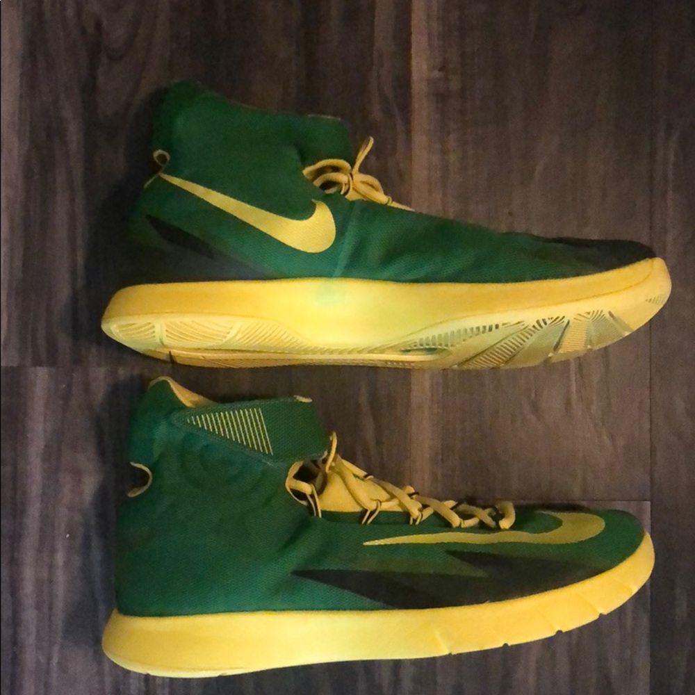 Kyrie Irving PE Hyper Rev